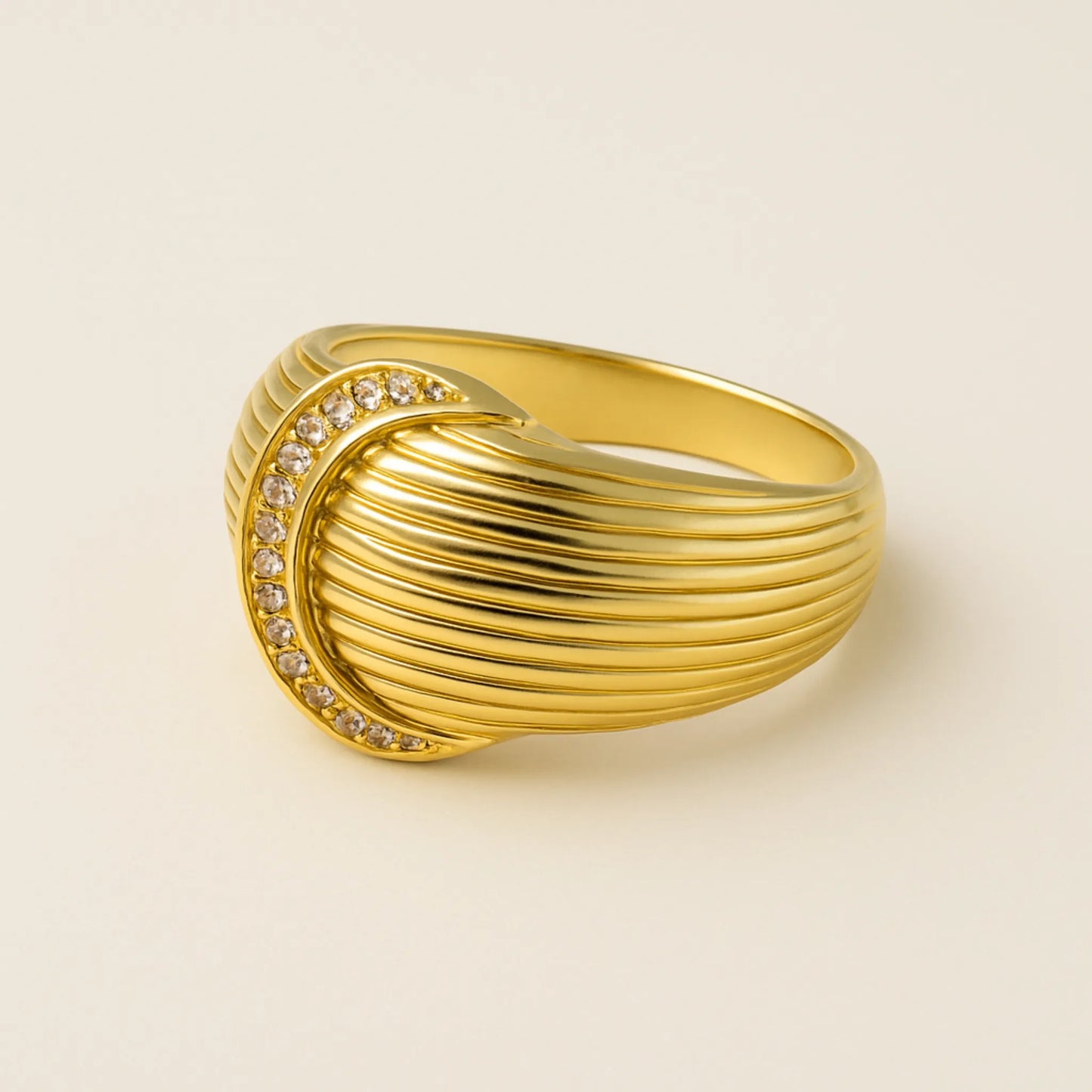 Anillo Ondulado con Circones